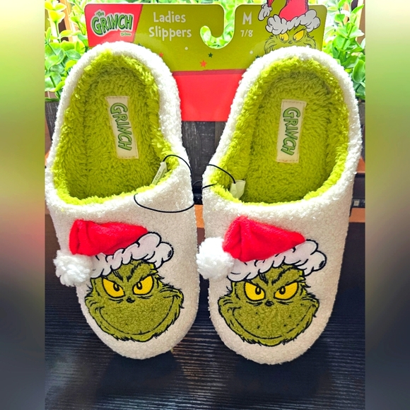 Shoes - Grinch slippers size 7-8 Nwt